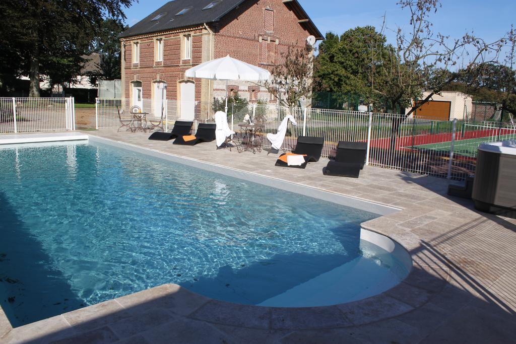 Chateau Des Saveurs Saint-Sauveur-dʼÉmalleville Buitenkant foto