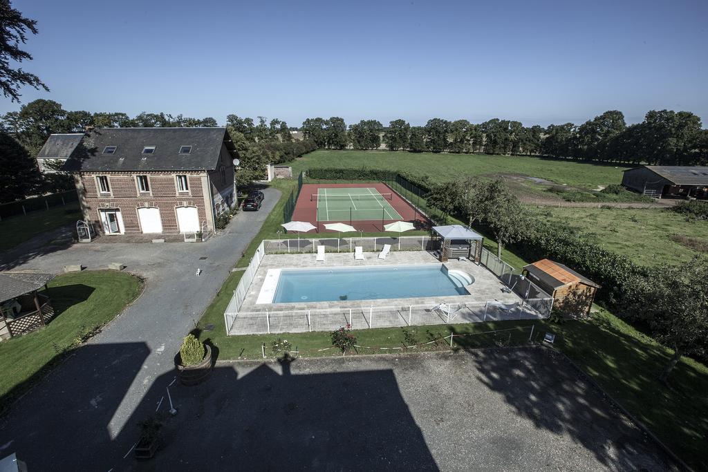 Chateau Des Saveurs Saint-Sauveur-dʼÉmalleville Buitenkant foto