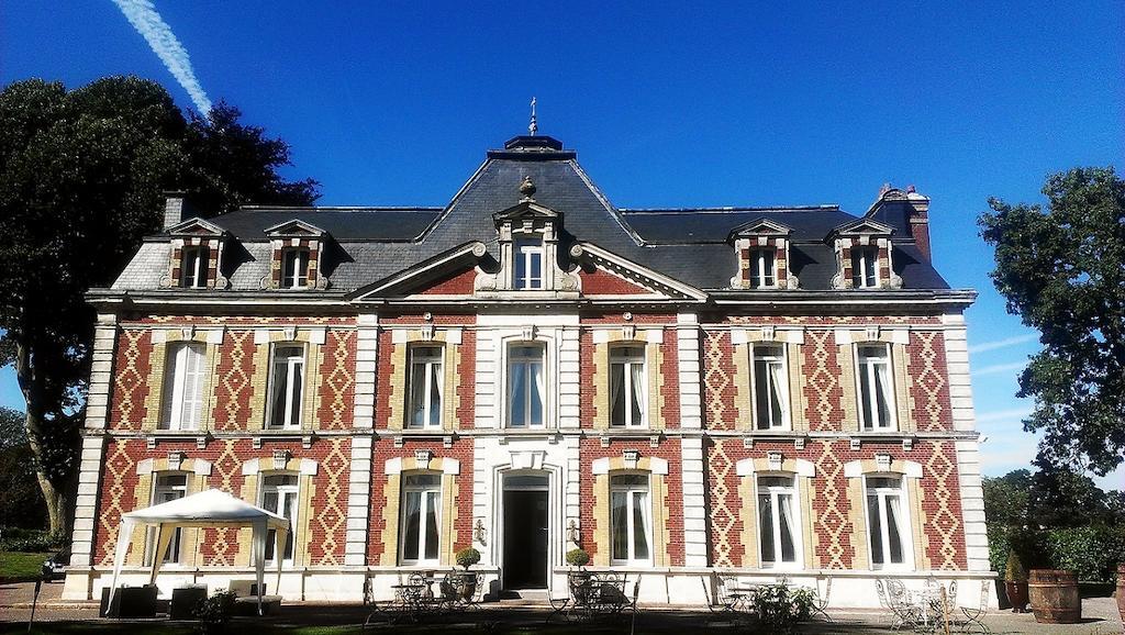 Chateau Des Saveurs Saint-Sauveur-dʼÉmalleville Buitenkant foto