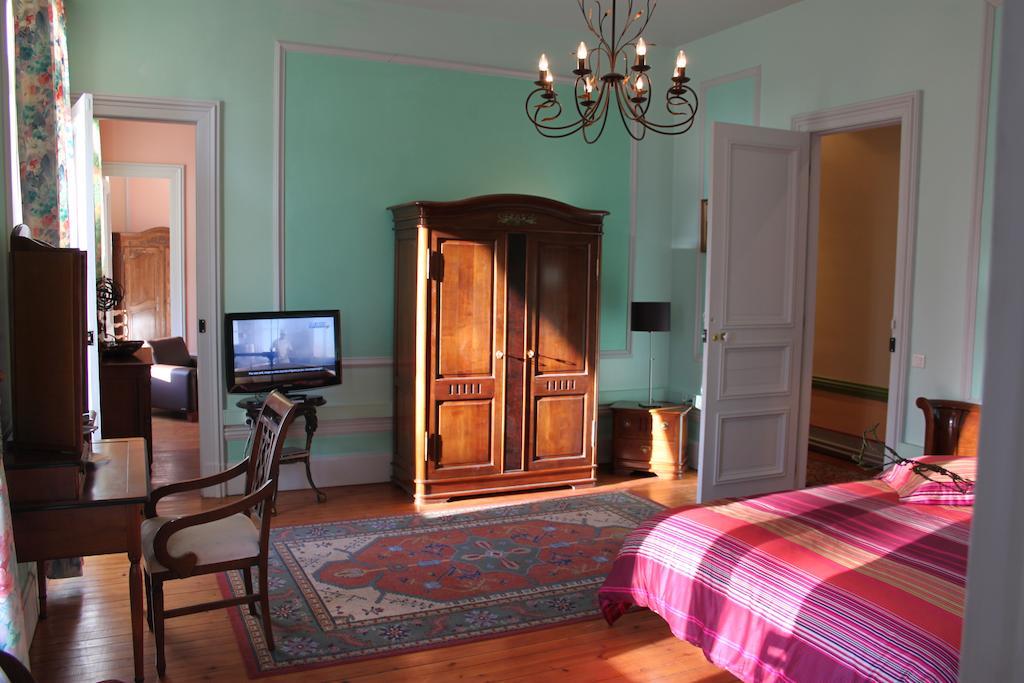 Chateau Des Saveurs Saint-Sauveur-dʼÉmalleville Kamer foto