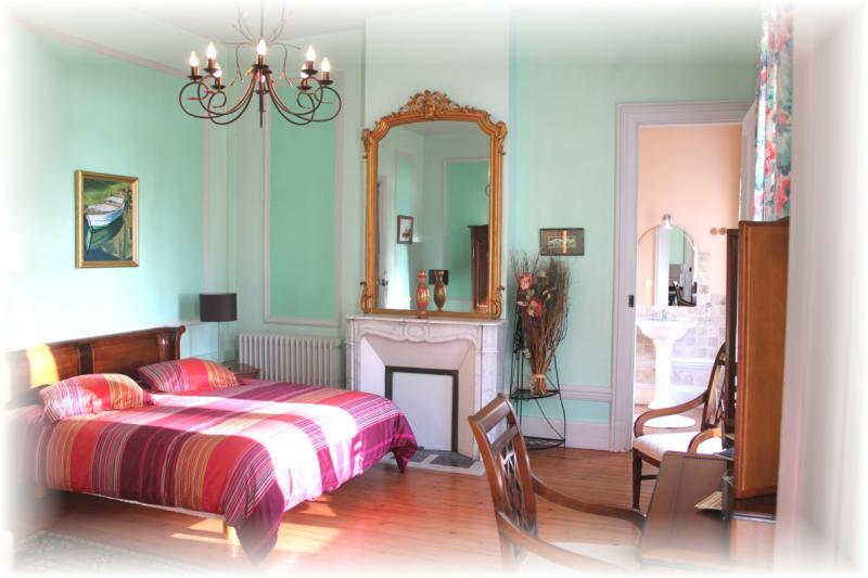 Chateau Des Saveurs Saint-Sauveur-dʼÉmalleville Kamer foto